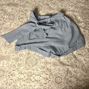 🧿THRIFTED🧿Blue&White striped bow shorts / Size isn’t listed, see measurements!
